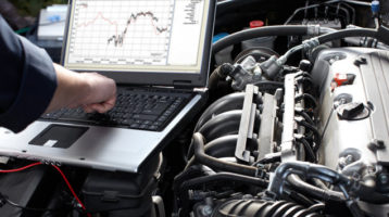 Car mechanic with computer